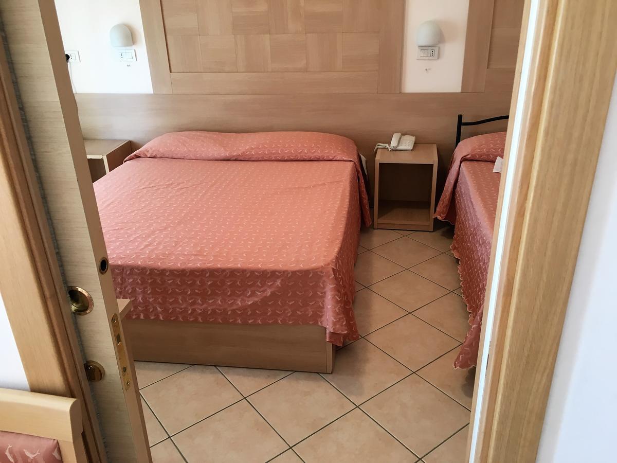Hotel Excelsior Каттолика Экстерьер фото